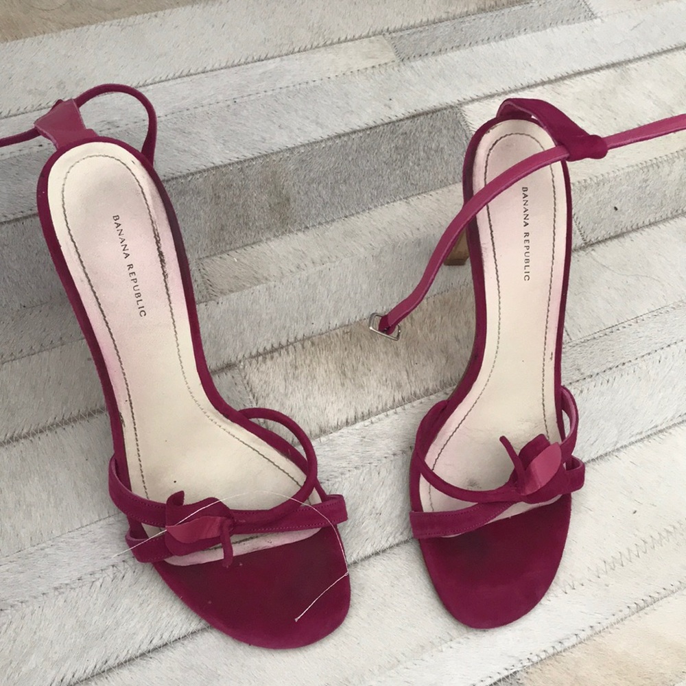Magenta strappy sandals
